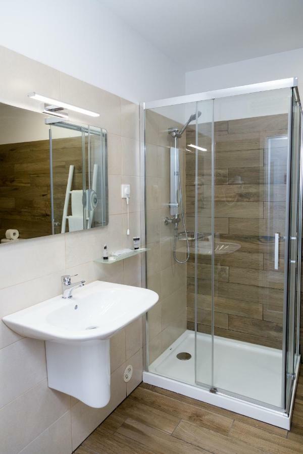 סינס Hotel Veleiro מראה חיצוני תמונה